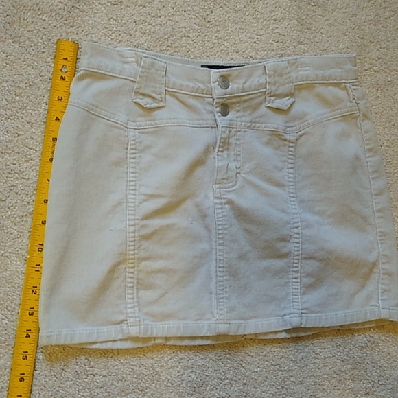 Junior Corduroy Skirt. Jalate Jeans Wear. Size 5/6. Color: Beige. - Picture 4 of 5
